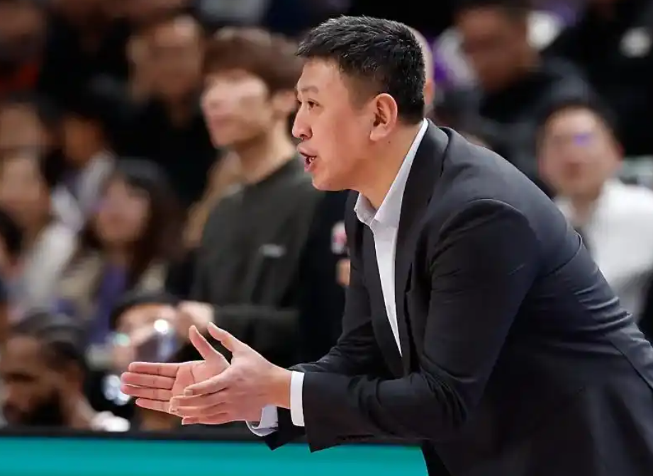 九游官网-胜新疆更衣室！王世龙强调防守与反击，点出求胜欲，无金链子环节